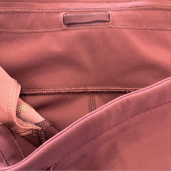 Lululemon Wild Twist 7/8 Tight *25"
Redwood / Auburn / Quicksand size 10 - Picture 8 of 13